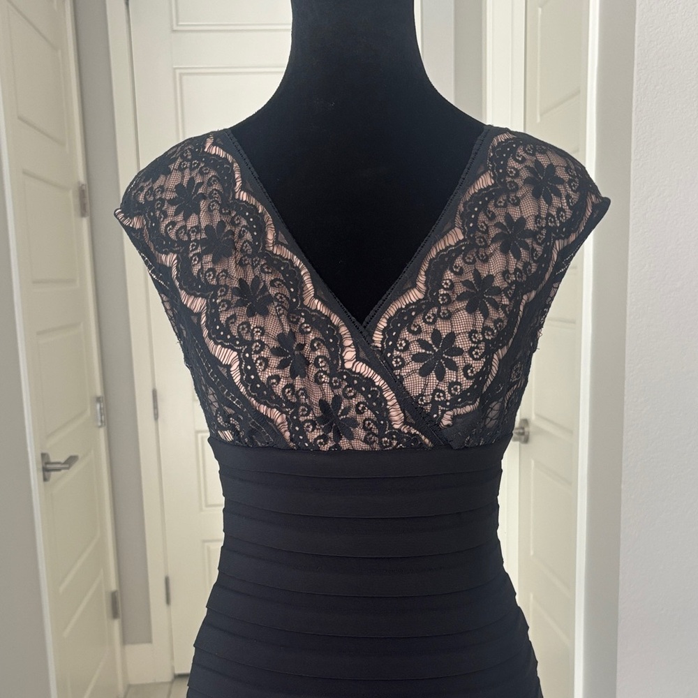Adrianna Papell Black Lace & Shutter Pleat Dress Size 4 - Picture 4 of 14